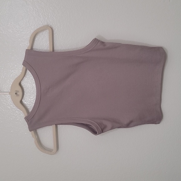 NWT Hollister Women’s High-Neck Ribbed Butterfly Graphic Tank Top size Medium - Picture 7 of 8